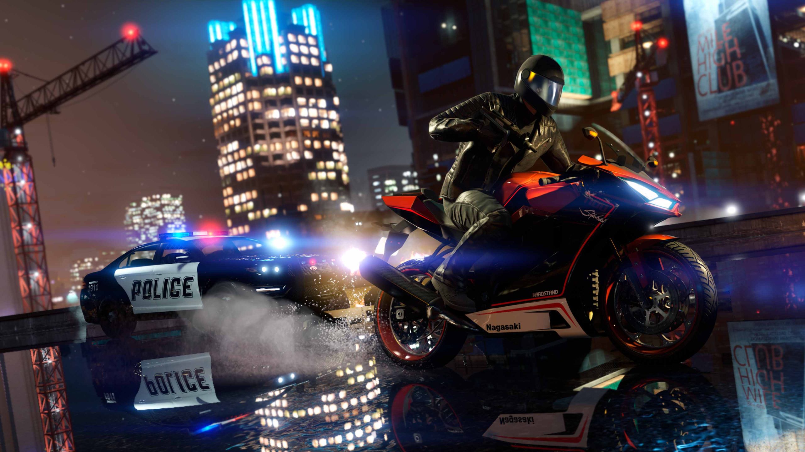 A police car pursues a GTA Online character on a motorcycle. 